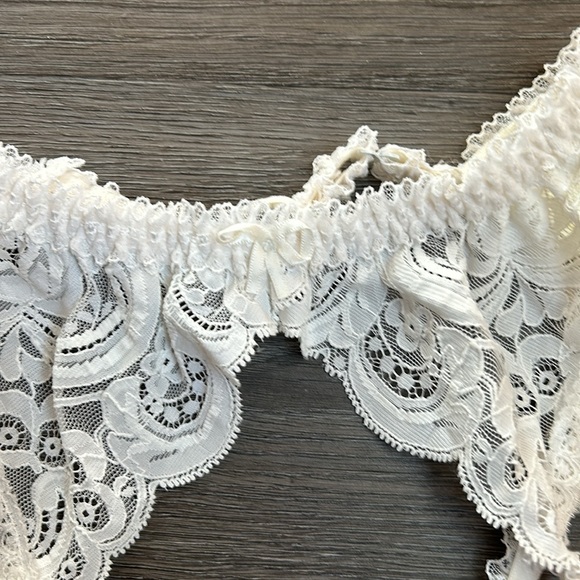Victoria’s Secret white lace garter belt OS - Picture 2 of 5